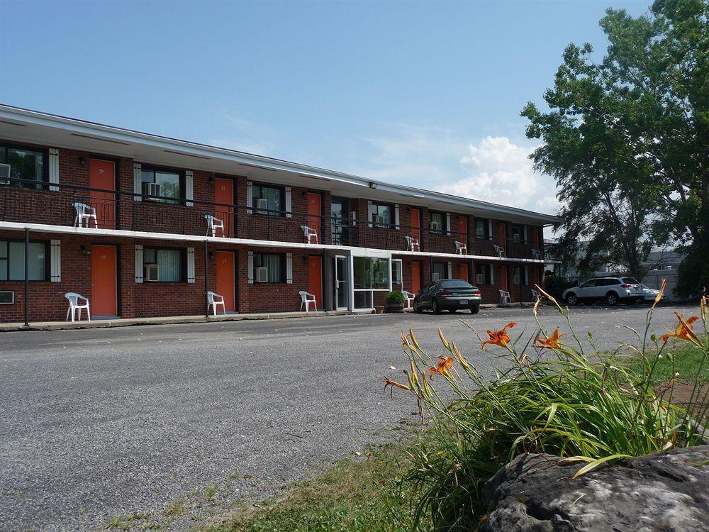 Motel Du Fleuve บรอสซาร์ด ภายนอก รูปภาพ