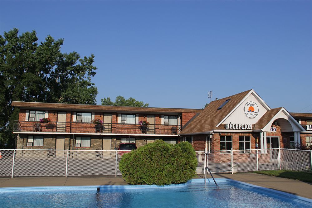 Motel Du Fleuve บรอสซาร์ด ภายนอก รูปภาพ
