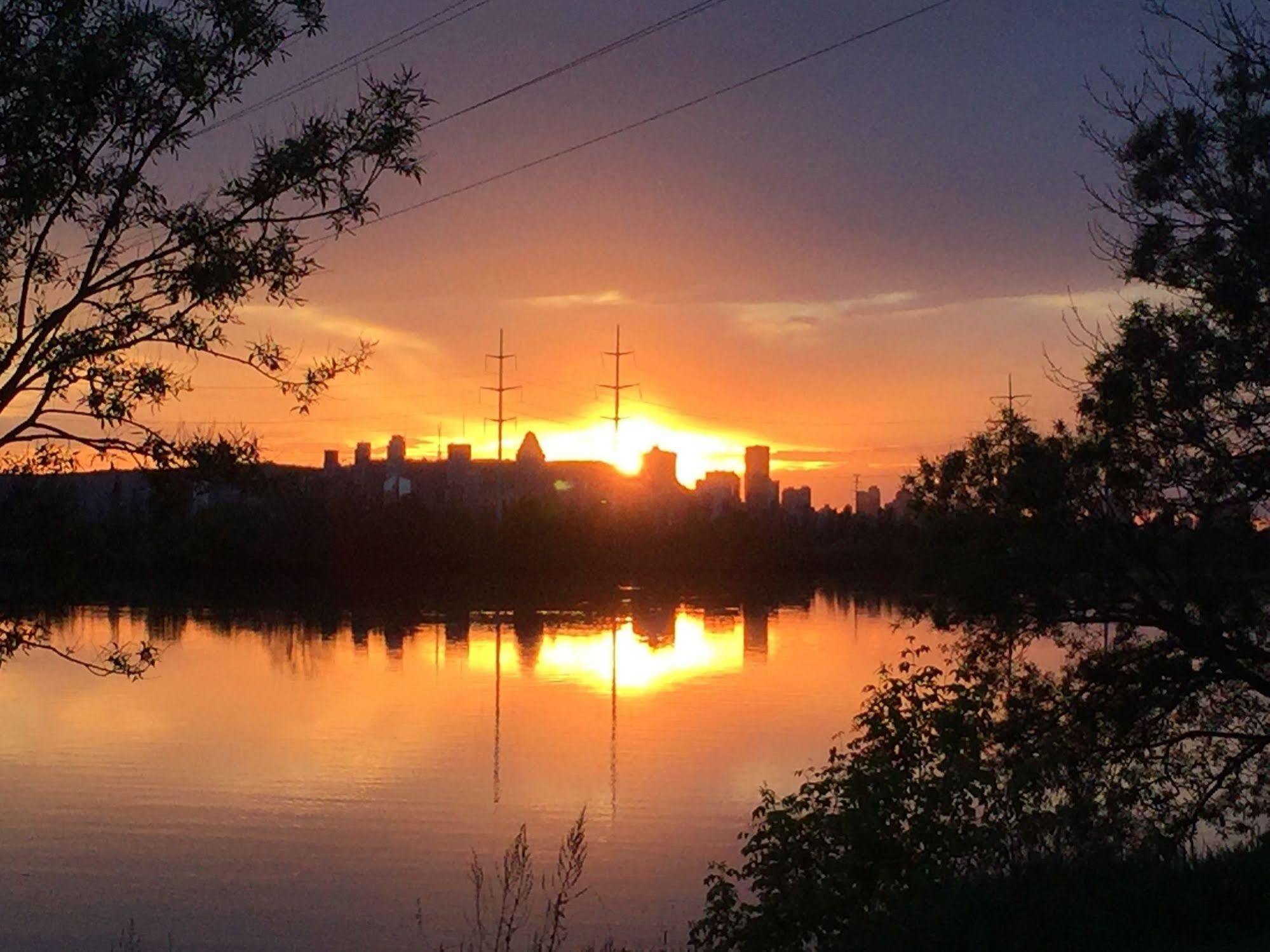 Motel Du Fleuve บรอสซาร์ด ภายนอก รูปภาพ