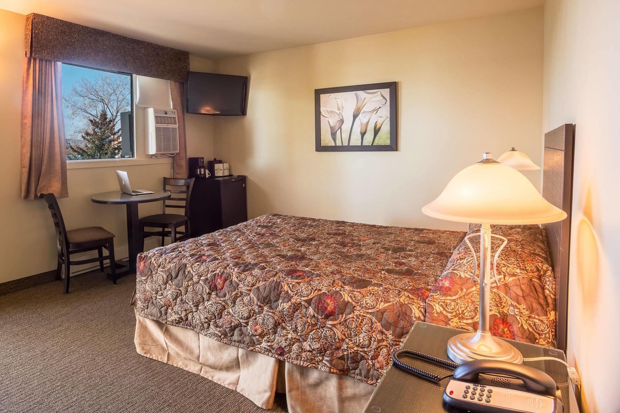 Motel Du Fleuve บรอสซาร์ด ภายนอก รูปภาพ
