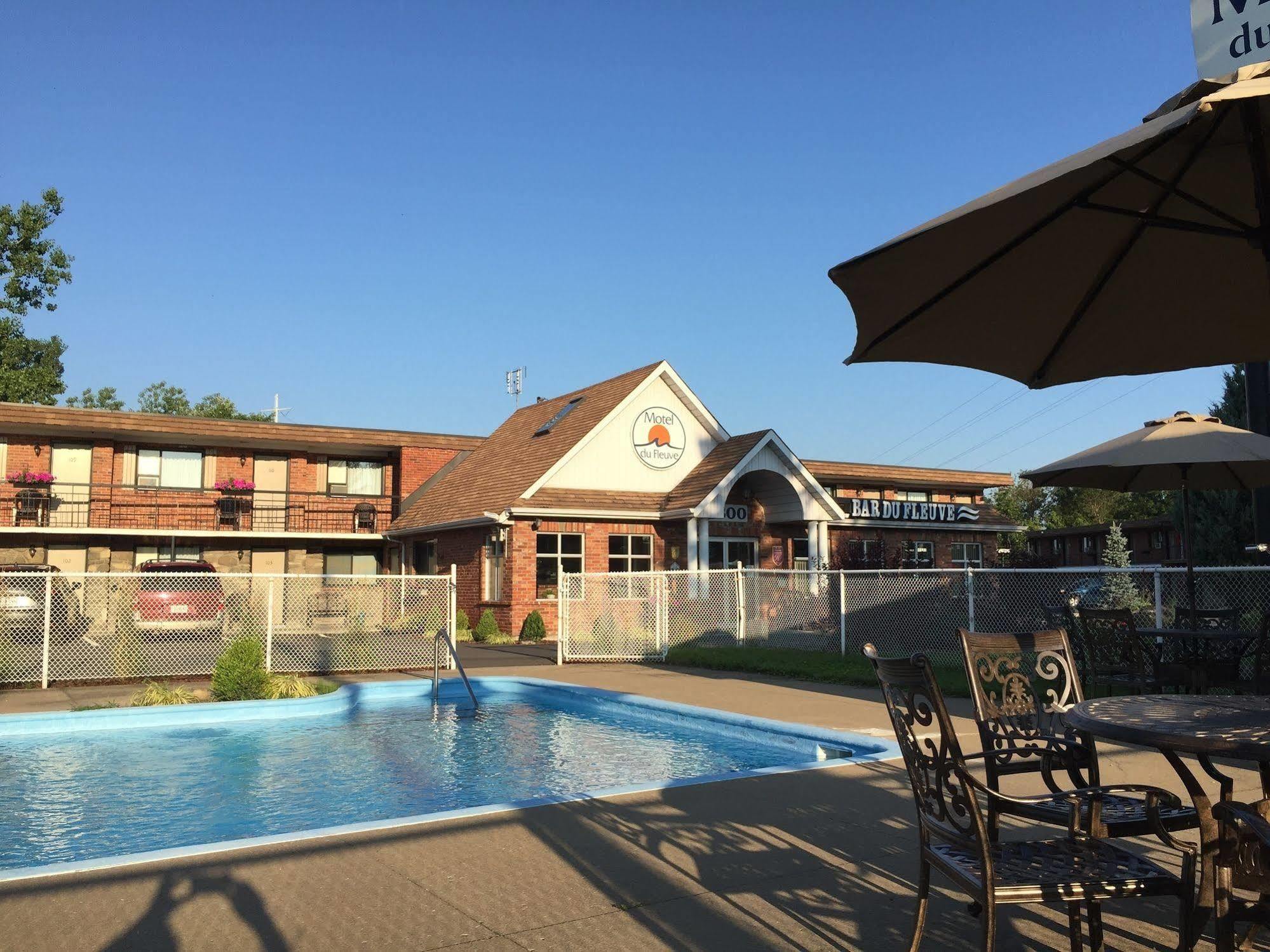 Motel Du Fleuve บรอสซาร์ด ภายนอก รูปภาพ