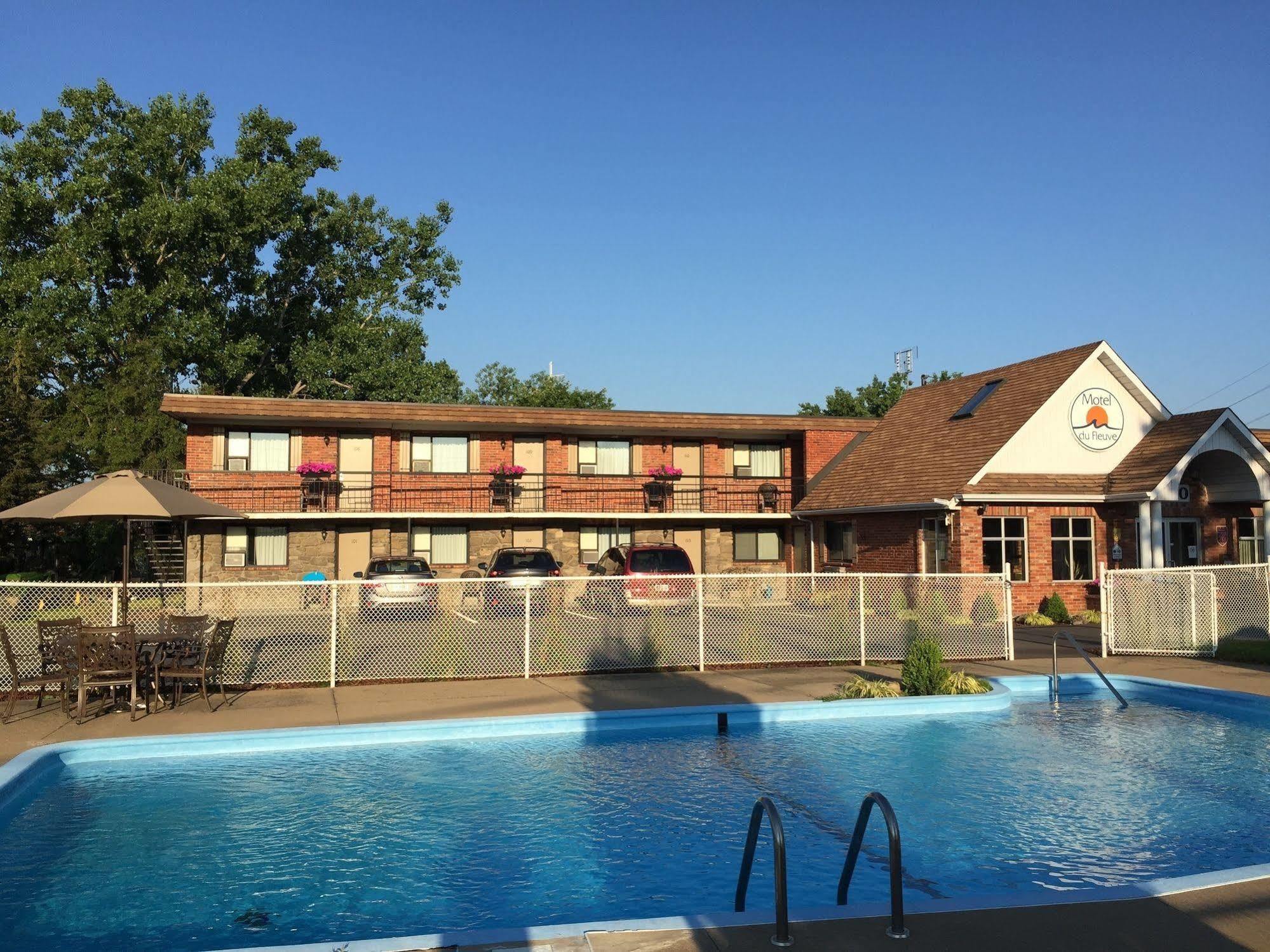 Motel Du Fleuve บรอสซาร์ด ภายนอก รูปภาพ