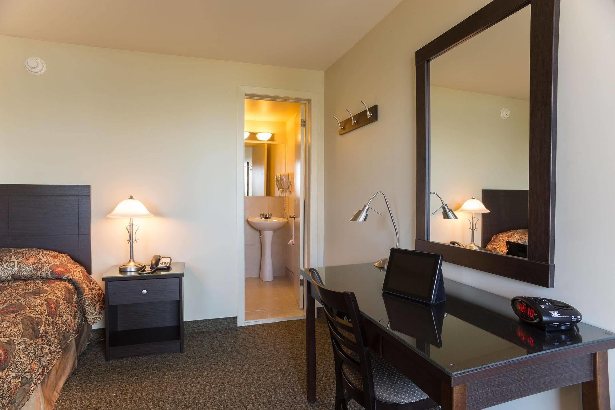 Motel Du Fleuve บรอสซาร์ด ภายนอก รูปภาพ