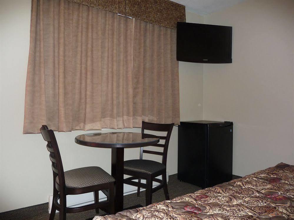 Motel Du Fleuve บรอสซาร์ด ภายนอก รูปภาพ